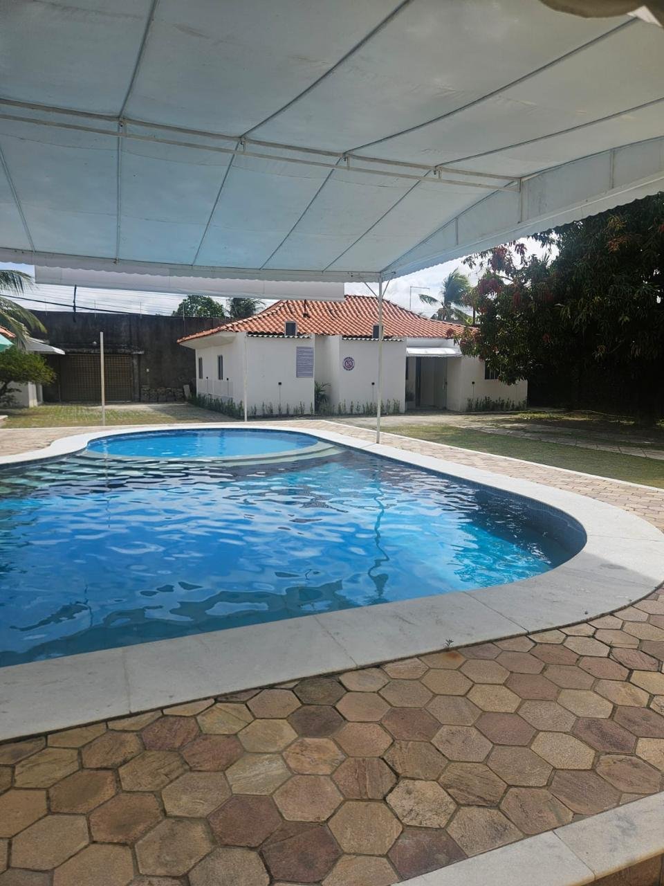 Piscina coberta da Pousada Paradise